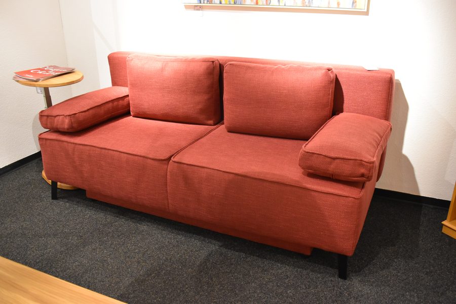 Rotes Schlafsofa mit Bettfunktion